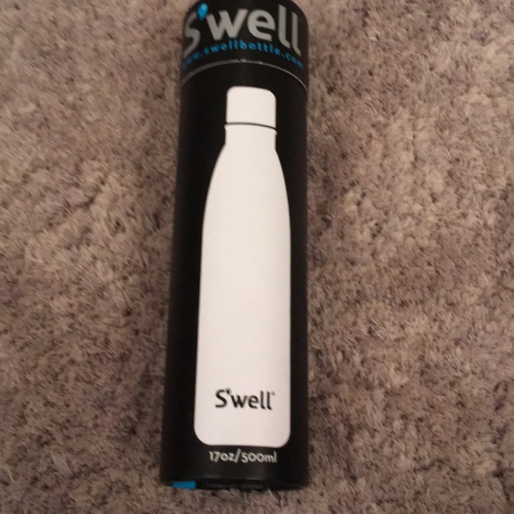 Brand New S’well Bottle